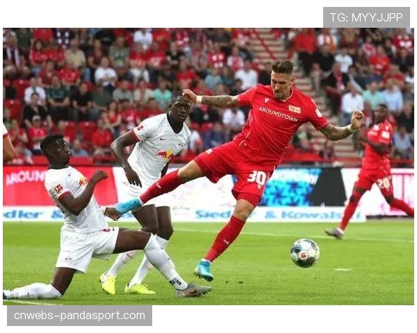 战术图解:解析朗斯队本赛季稳固的4-3-3防守结构 战术图解:解析朗斯队本赛季稳固的4-3-3防守结构